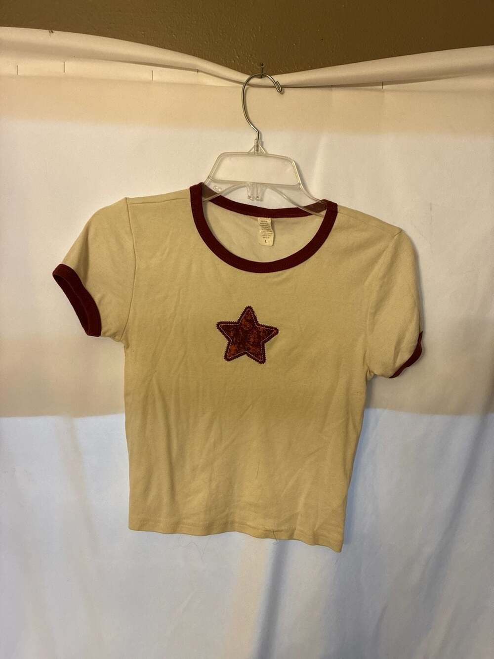 Vinyl Icons Star Appliqué Ringer Baby Tee in Tan/Burgundy
